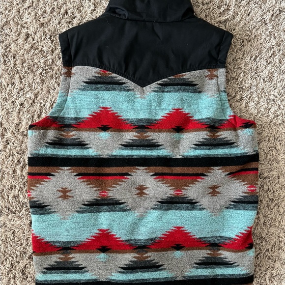 Cinch Multicolor Patterned Vest - Picture 3 of 5